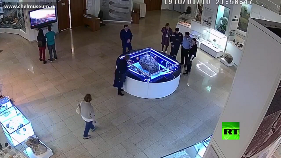 حدث غريب في متحف روسي أمام الزوار لا تفسير له!