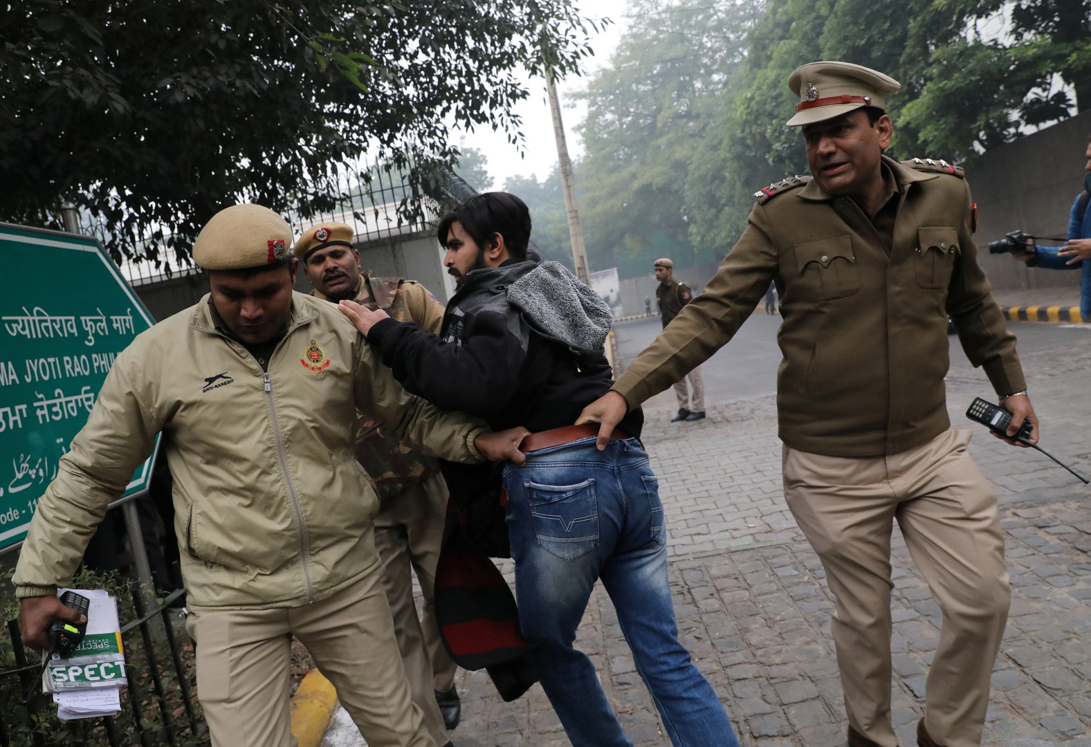 الهند.. اعتقالات جماعية وقطع خدمات الإنترنت والهواتف وسط مظاهرات متصاعدة