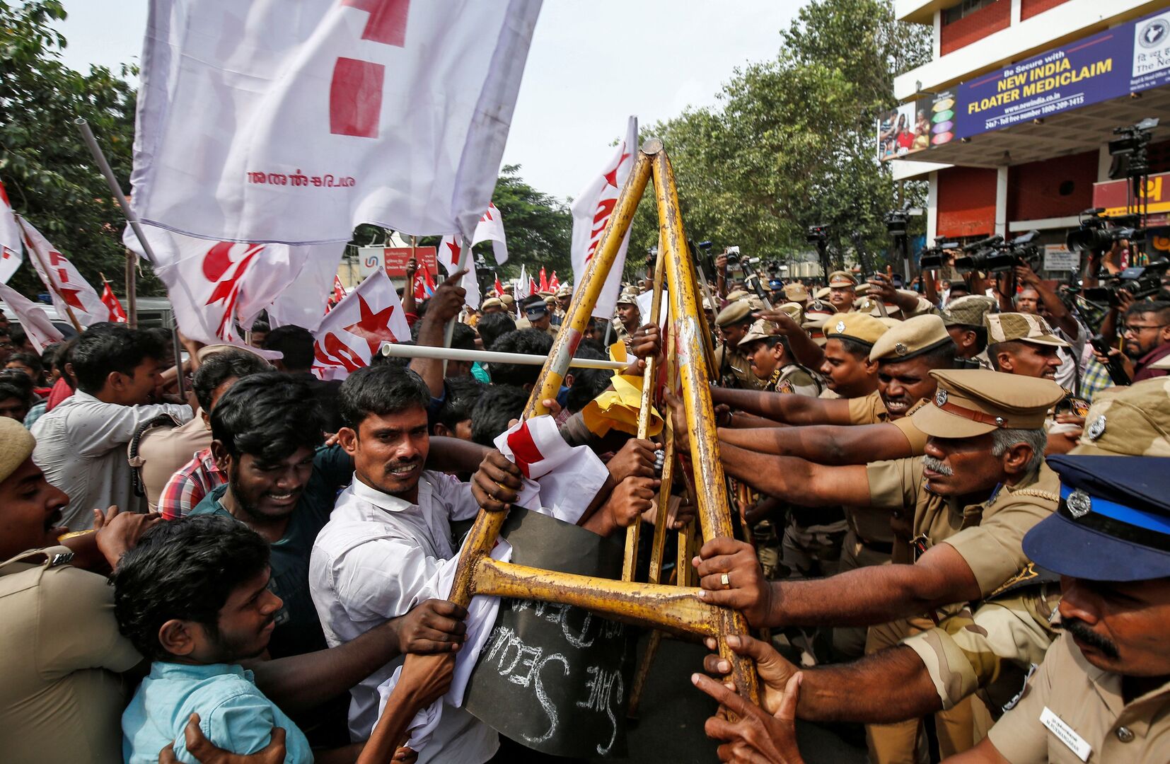 الهند.. ارتفاع حصيلة ضحايا الاحتجاجات إلى 23 قتيلا ومودي بصدد كسر صمته