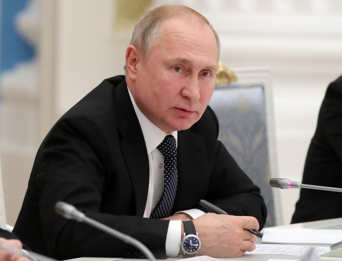 بوتين يشيد بأداء الحكومة الاقتصادي