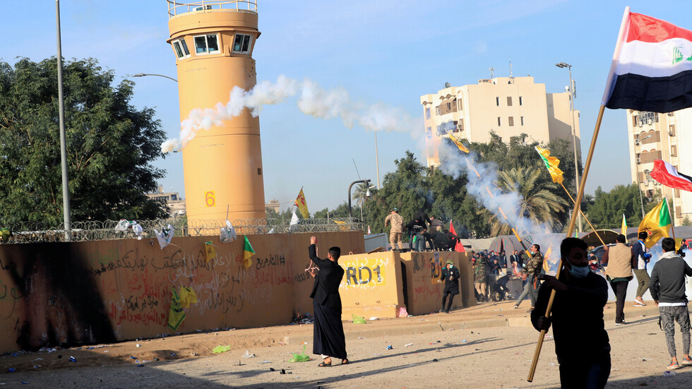 "الحشد الشعبي" يدعو أنصاره للانسحاب من محيط السفارة الأمريكية في بغداد