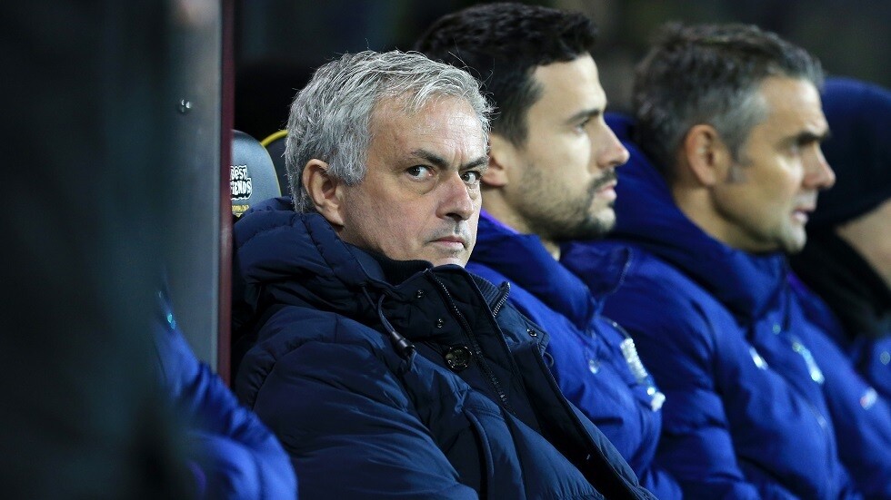 بالفيديو.. الحكم يعاقب مورينيو بسبب 