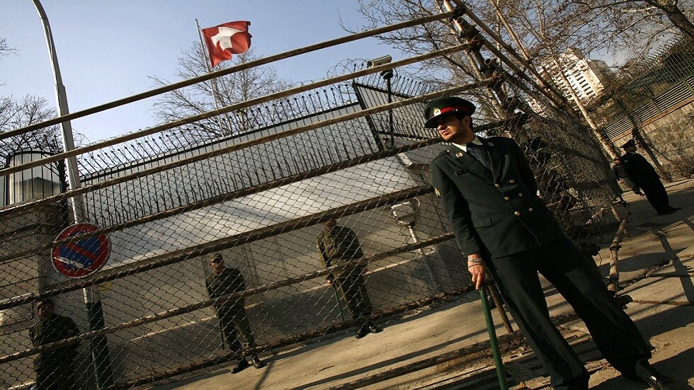 الخارجية الايرانية تستدعي السفير السويسري راعي المصالح الأمريكية في طهران وتبلغه احتجاجها الشديد