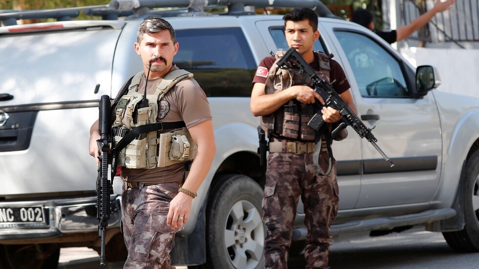 تركيا.. ترحيل 150 مسلحا إلى بلدانهم لصلتهم بـ