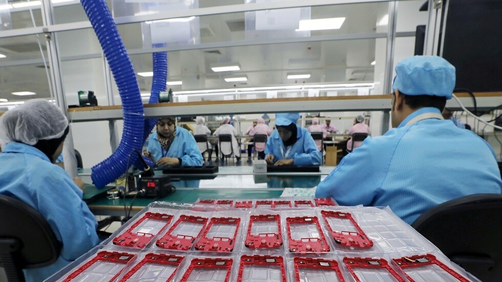 القوى العاملة المصرية تعلن عن فرص عمل بأجور تصل لـ12 ألف جنيه