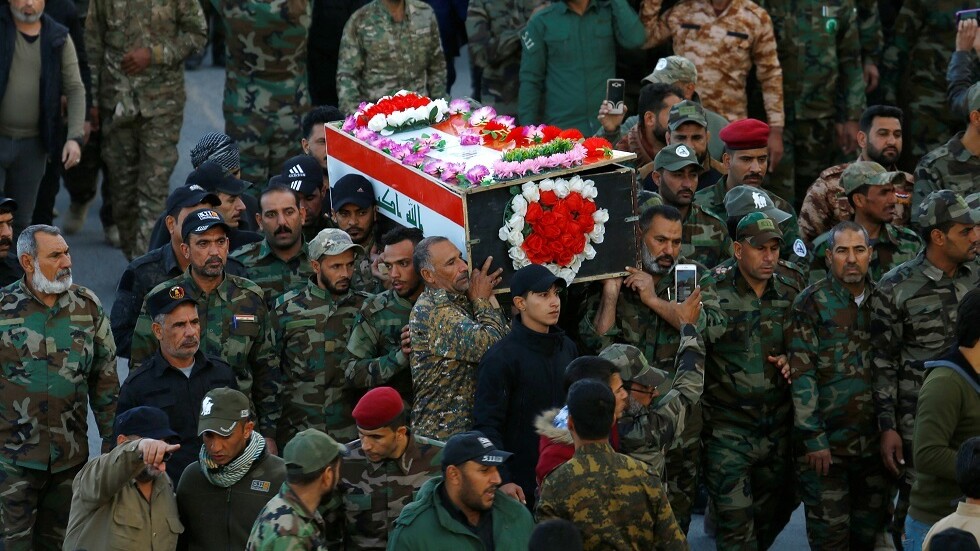 مراسلنا: وصول جثماني المهندس وسليماني إلى النجف (صورة + فيديو)