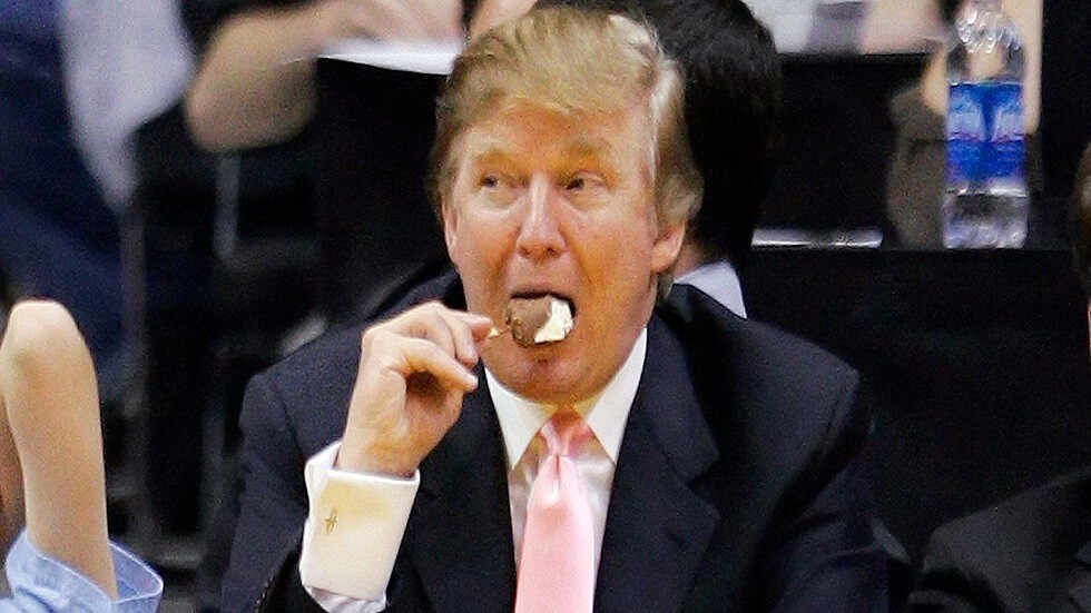 ترامب كان يستمتع باللحم والـ"آيس كريم" لحظة اغتيال سليماني