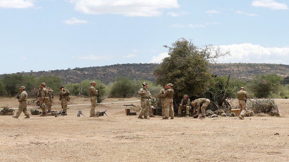 كينيا.. اعتقال 3 أشخاص حاولوا اقتحام معسكر للجيش البريطاني