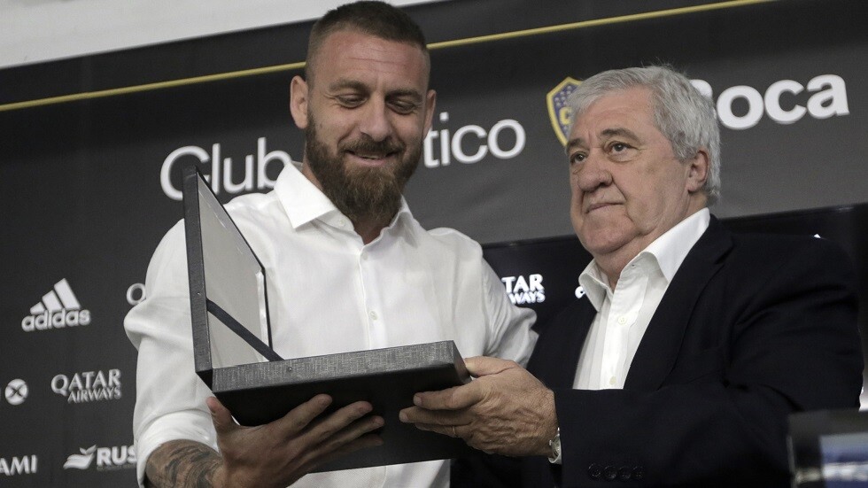 دي روسي يعلن اعتزاله كرة القدم