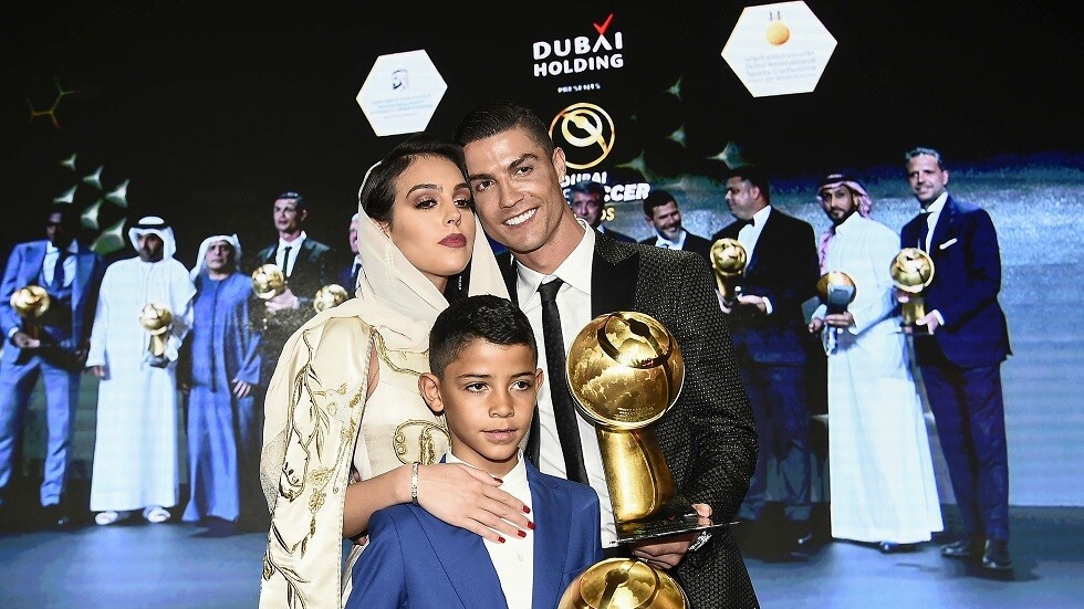 عائلة رونالدو تواجه صعوبات في طريقها إلى مصر لحضور حفل الأفضل في إفريقيا 2019