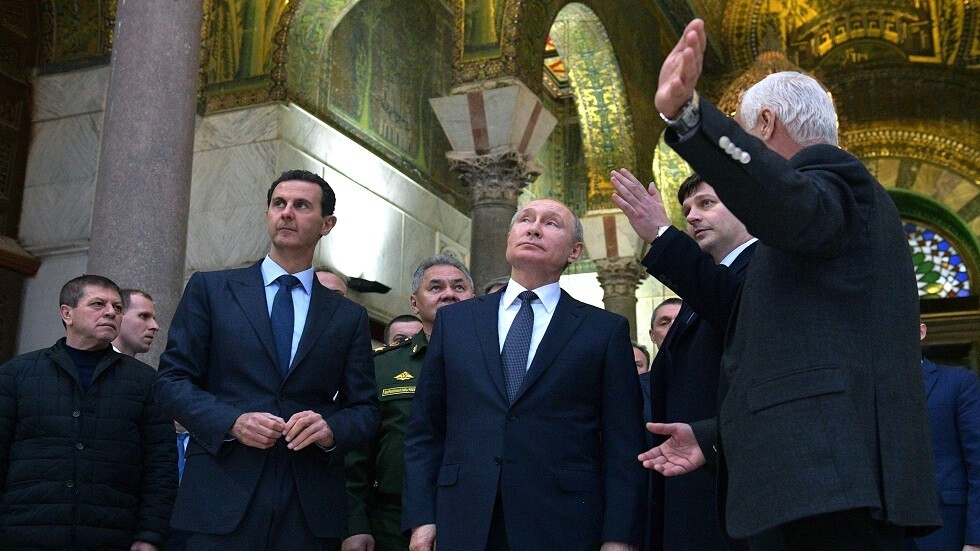 بوتين يزور الجامع الأموي الكبير في دمشق ويطلع على معالمه