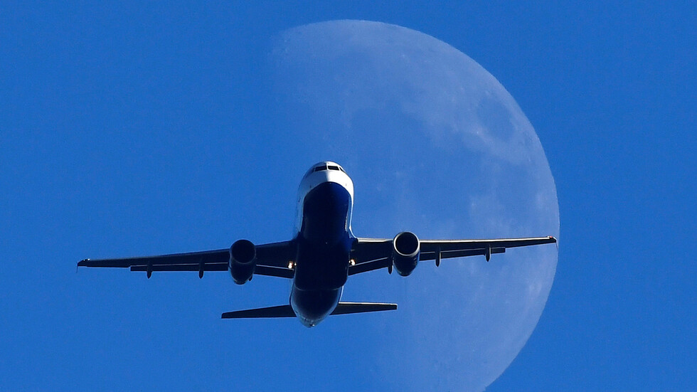 عدد من شركات الطيران يحظر الرحلات فوق إيران والعراق