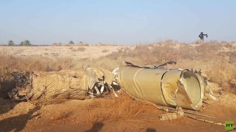 أجزاء من الصواريخ الإيرانية التي سقطت غربي العراق (صور)