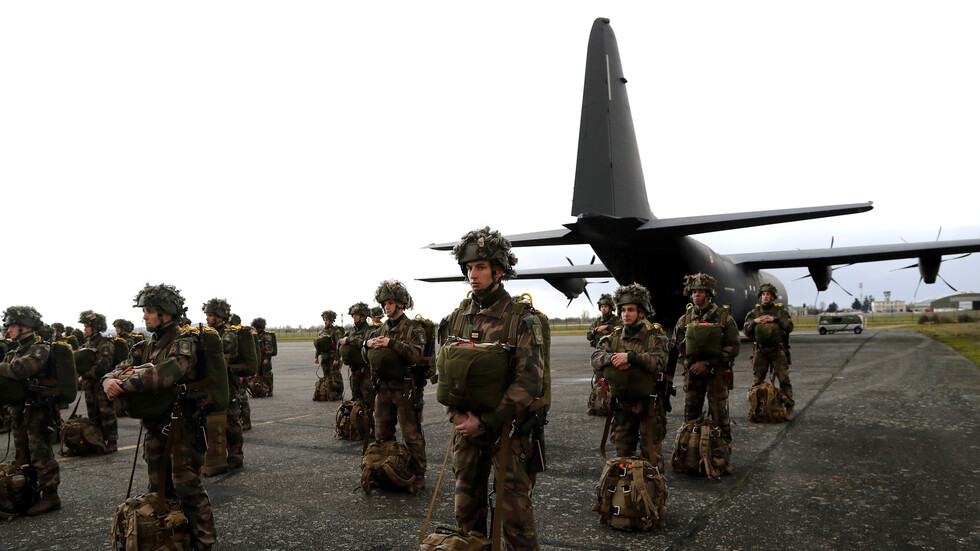 فرنسا لا تعتزم سحب قواتها من العراق بعد الضربات الإيرانية