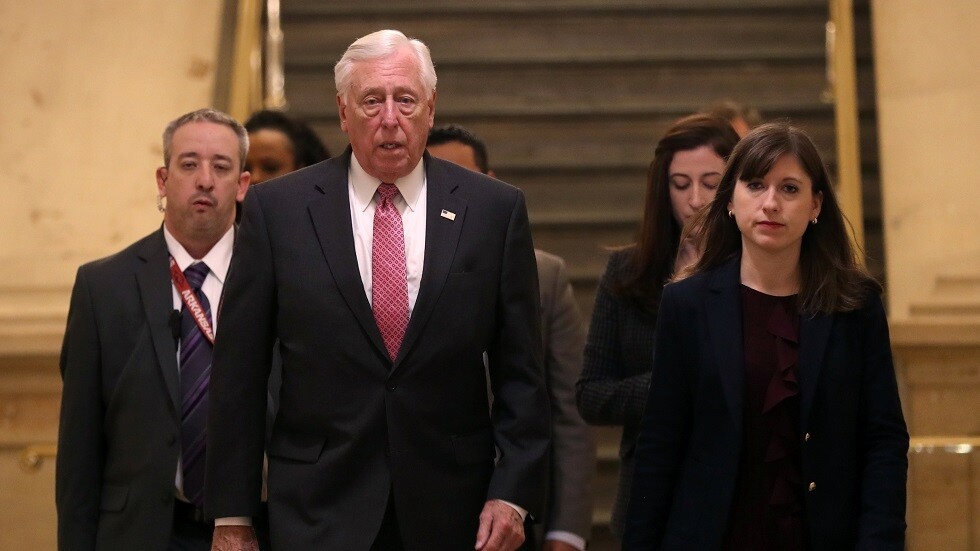 الديمقراطيون يبحثون في الكونغرس سبل منع ترامب من محاربة إيران