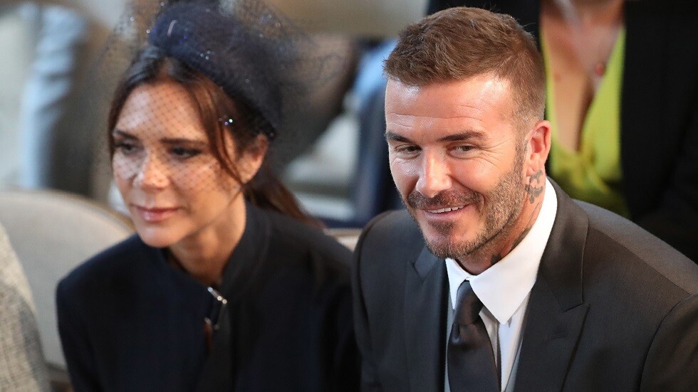 شاهد.. بيكهام يتفنن في سكب الشاي المغربي