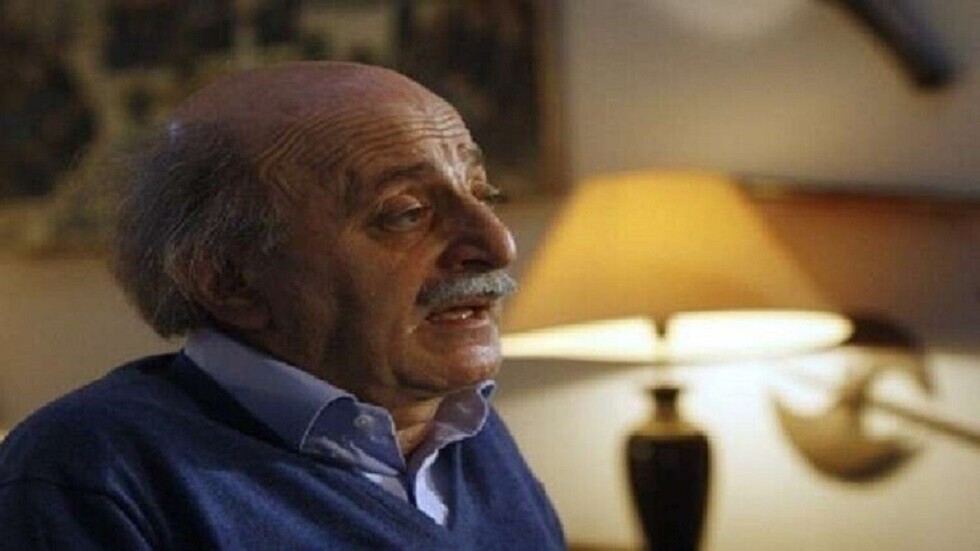 لبنان.. جنبلاط يقترح منصبا لكارلوس غصن!