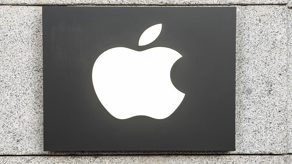 آبل تدلي باعتراف يثير مخاوف حول خرق خصوصية المستخدمين