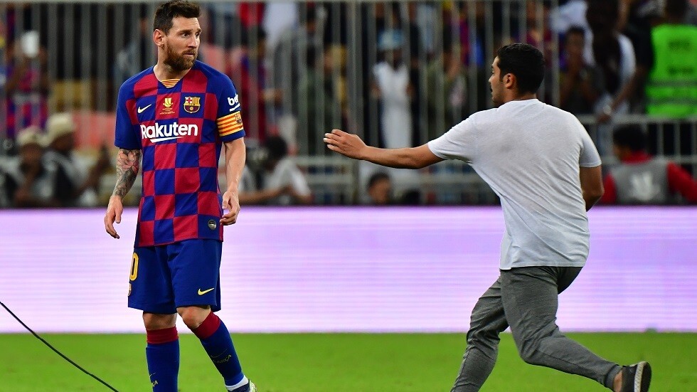 شاهد.. موقف ميسي مع مشجع سعودي وردة فعل الأمن