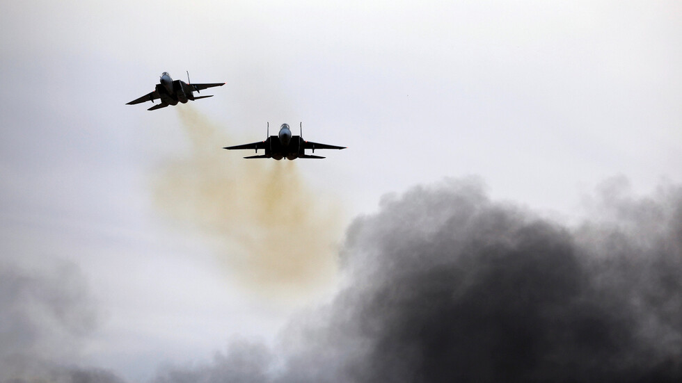 تقارير: إسرائيل وراء الغارات الجوية على البوكمال السورية