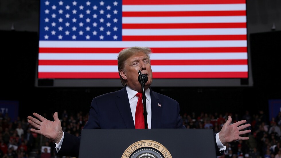 ترامب يعلن موعد توقيع اتفاق التجارة الأولي مع الصين