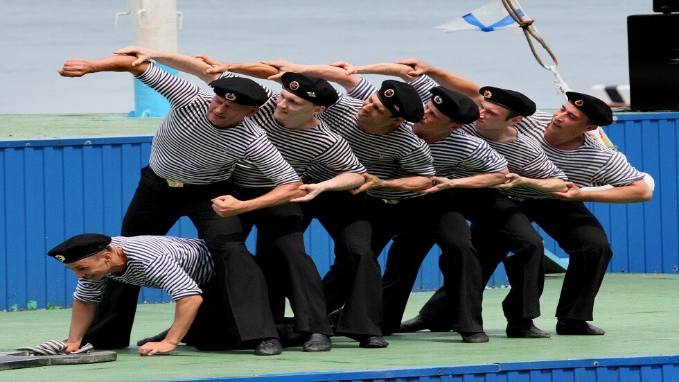 فرقة الغناء والرقص العسكرية لأسطول المحيط الهادئ تحتفل بعيد ميلادها الـ80