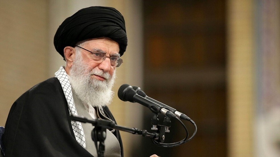 خامنئي يأمر بمتابعة التحقيق في 