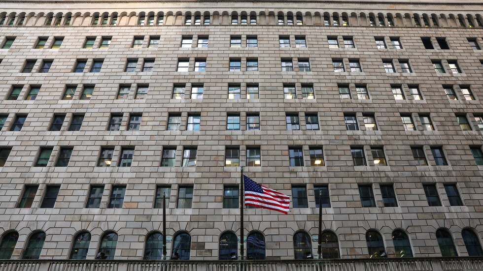 "وول ستريت جورنال": واشنطن هددت بغداد بمنع وصولها إلى عائدات مبيعات النفط