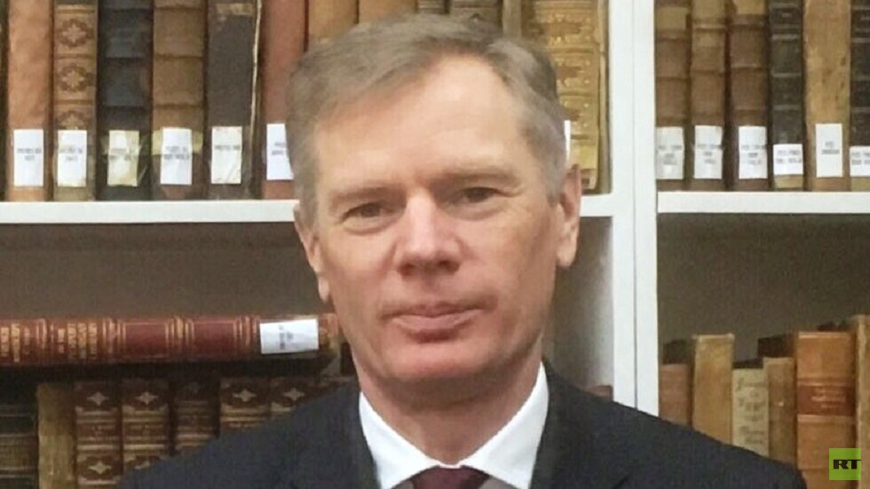 وكالة "تسنيم": احتجاز سفير بريطانيا لدى طهران لساعات لتحريضه محتجين ضد الحكومة (صورة)