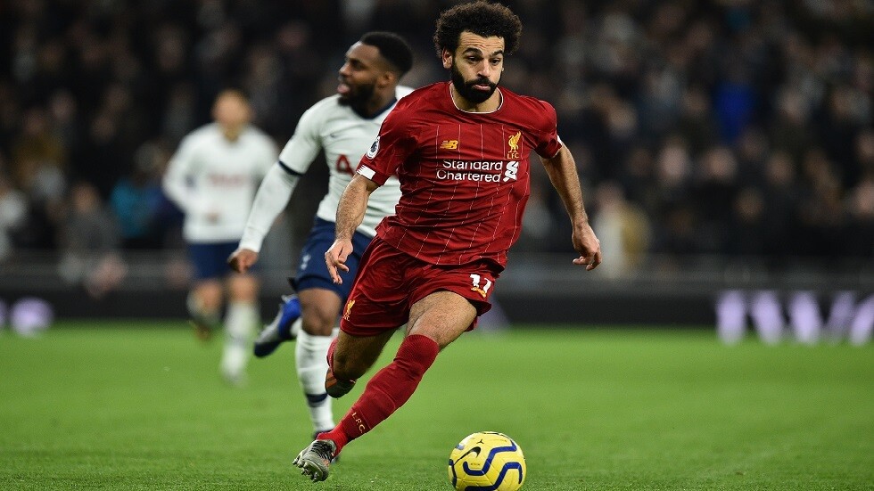 شاهد.. صلاح يضع مدافع توتنهام في مهب الريح