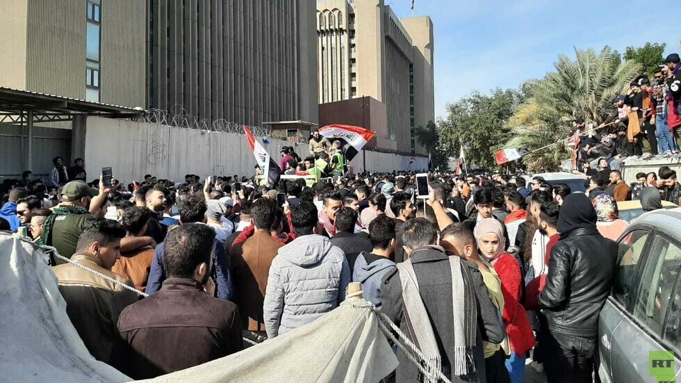 العراق.. المئات من طلبة الجامعات يعتصمون في بغداد (صور)