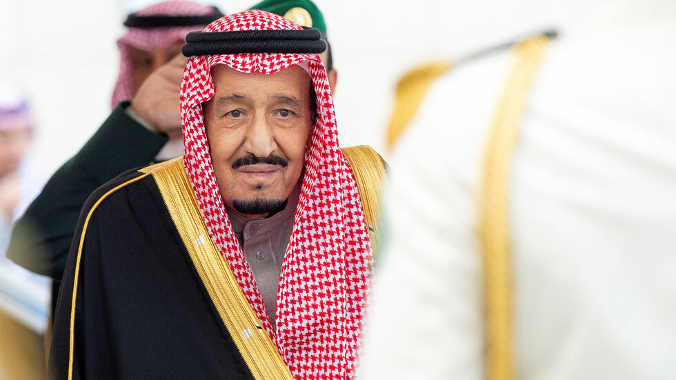 الملك سلمان يتوجه إلى سلطنة عمان ومحمد بن سلمان يتولى إدارة شؤون المملكة