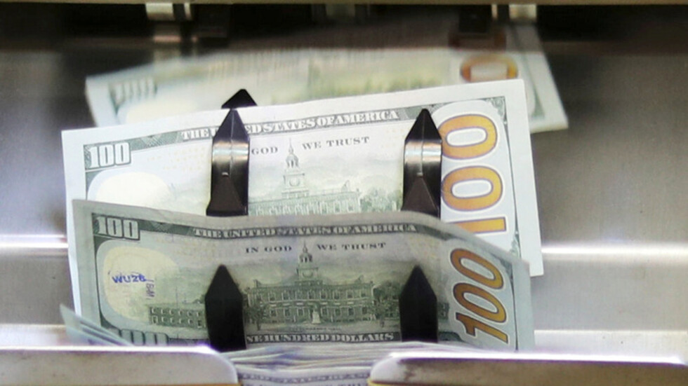 الدولار ينخفض بشكل كبير في مصر