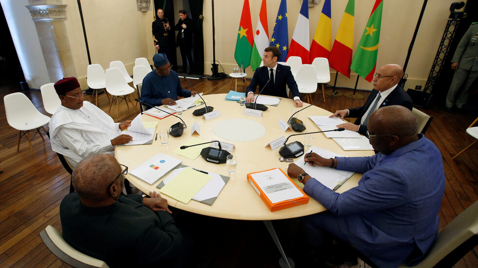 ماكرون: الانسحاب الأمريكي من إفريقيا سيكون نبأ سيئا!