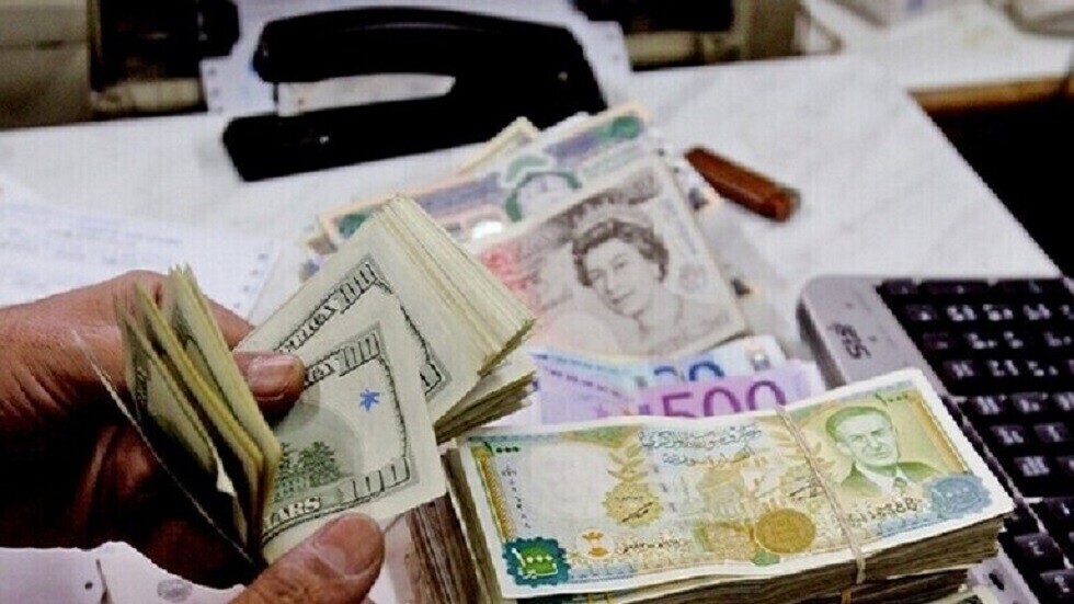 الليرة السورية تنزف لمستويات قياسية جديدة