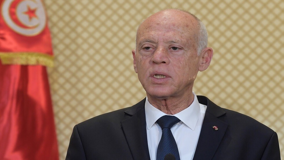 الرئيس التونسي في مقهى شعبي بولاية أريانة