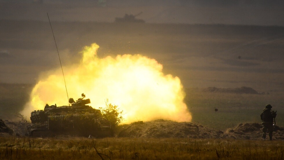 T-72 تحاكي سمكة القرش في فيلم "الفك" 