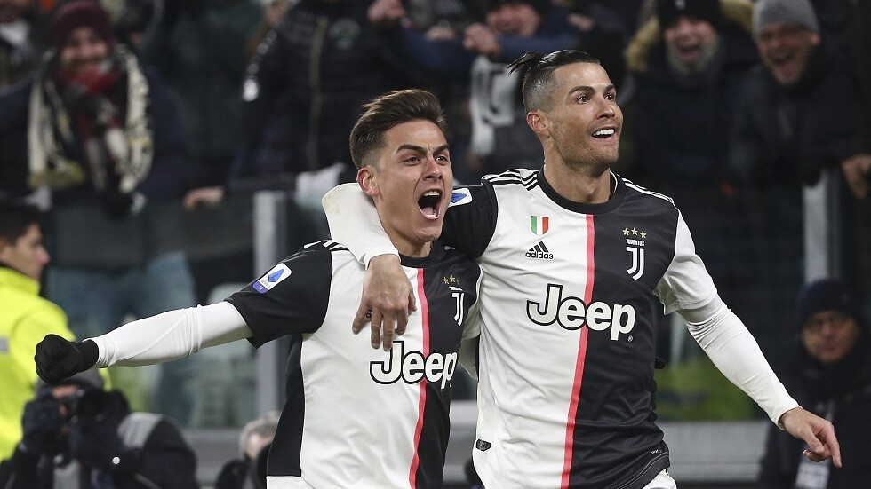 شاهد.. قبلة "عالماشي" بين رونالدو وديبالا تشعل شبكة التواصل