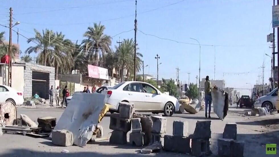 محتجون يغلقون شوارع رئيسة في البصرة