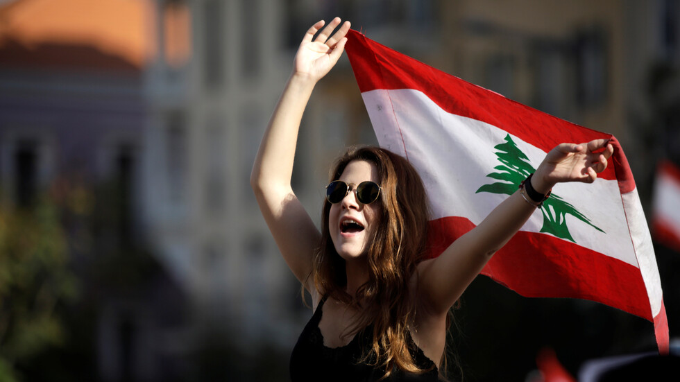 سيدات الحكومة اللبنانية الست.. جمال وثقافة (صور)