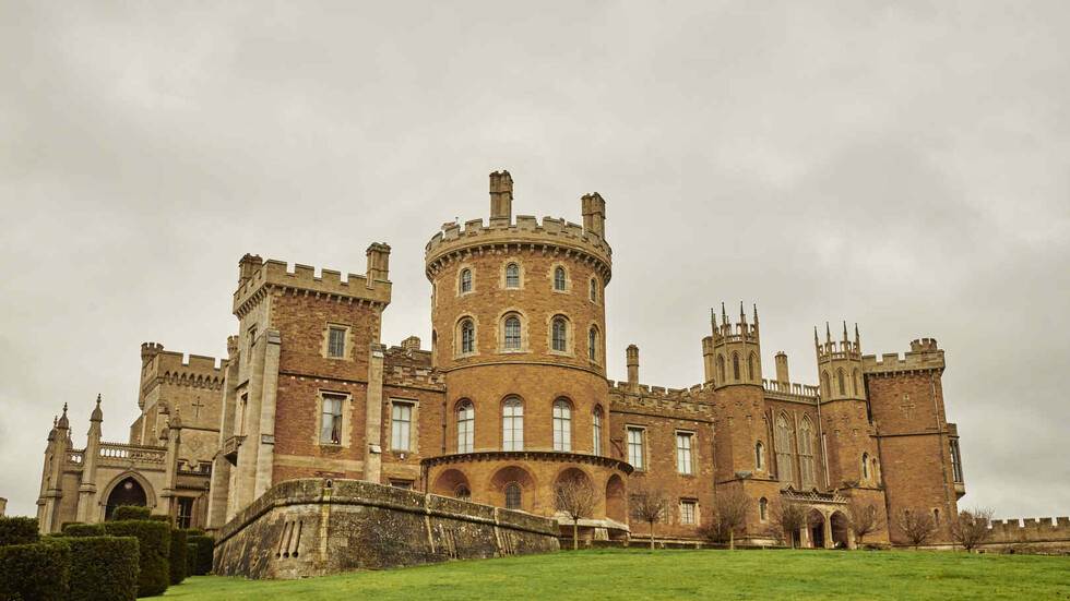 الكشف عن ممر سري لهروب الملكة تحت سجادة في قصر وندسور