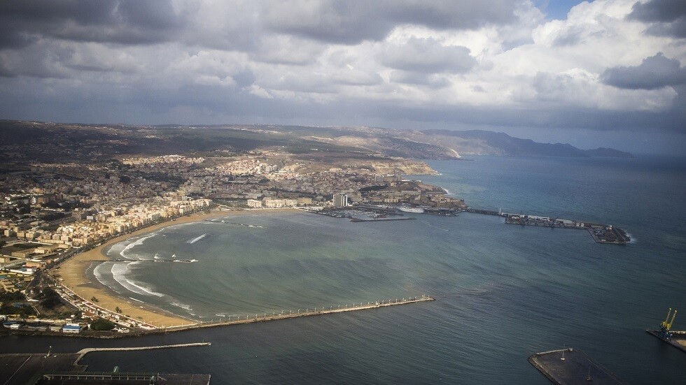 بعد مصادقة البرلمان المغربي على مشروع قانون ترسيم الحدود البحرية.. مدريد والكناري تتوعدان