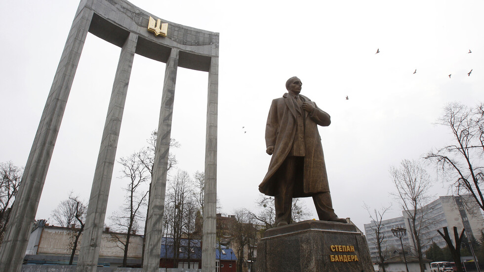 الاستخبارات الأمريكية ترفع السرية عن وثائق تؤكد عمالة القوميين الأوكرانيين لهتلر