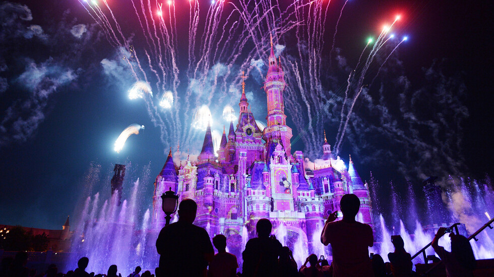 "كورونا" يغلق أبواب مدينة "ديزني لاند" في شنغهاي