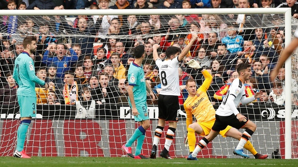 شاهد.. فالنسيا يهز شباك برشلونة