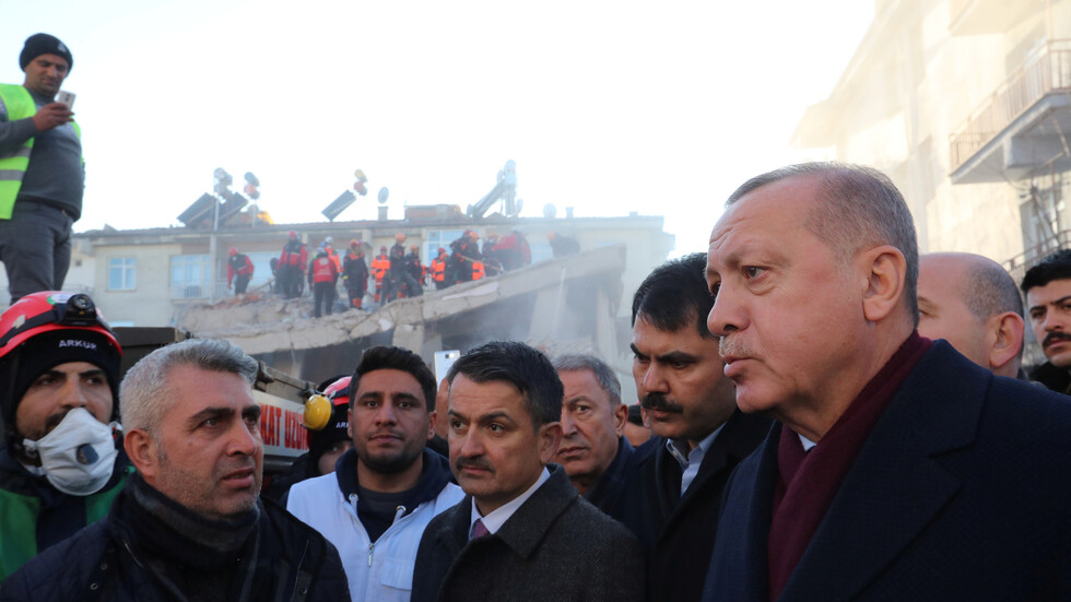 أردوغان يعد ببناء منزل لكل من بقي دون مأوى جراء الزلزال