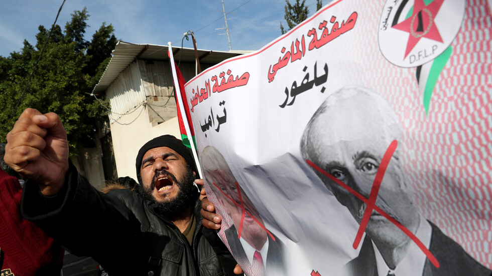 صفقة القرن.. حركة فتح في حالة "استنفار تام" وتحذر من "طعنة في الظهر"