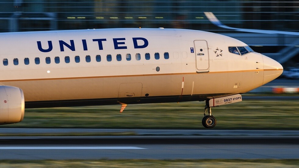 شركة طيران أمريكية تمنع راكبة من الصعود للطائرة بسبب ملابسها (صور)