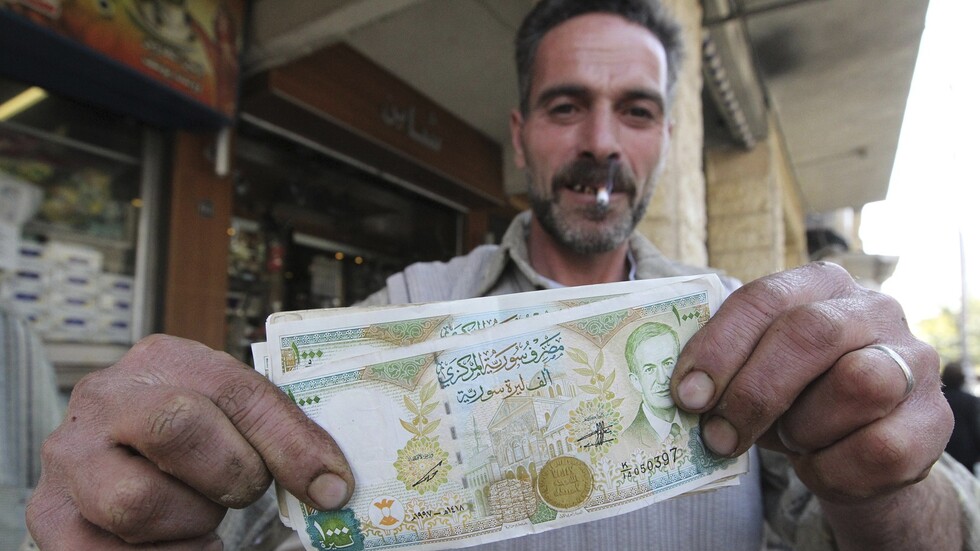 سوريا .. تجريم التعامل بغير الليرة يصل إلى الفن