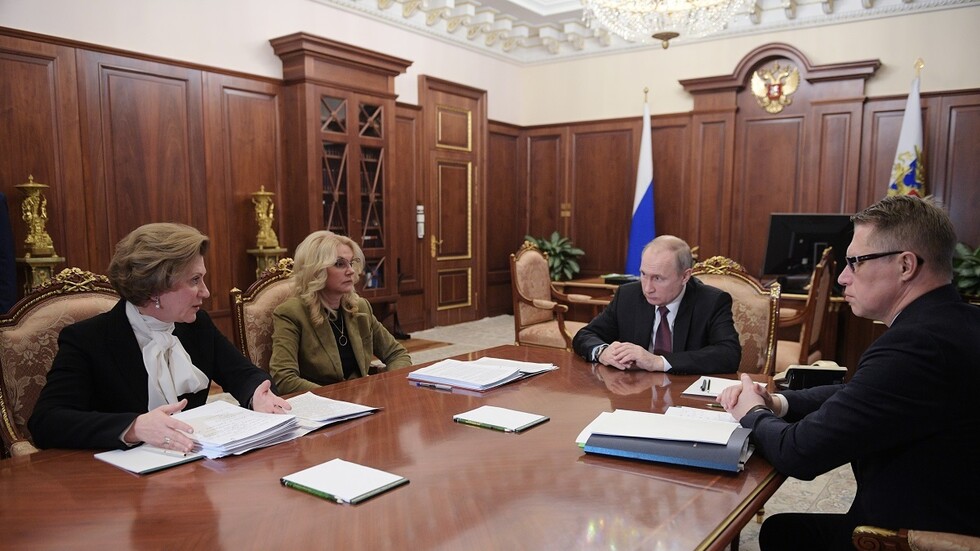 بوتين يوجه المسؤولين بالحد من آثار 